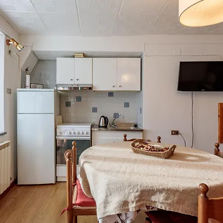 Lo Mitcho De Pouisse Apartment